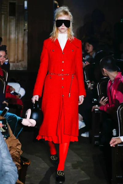 Look 64
